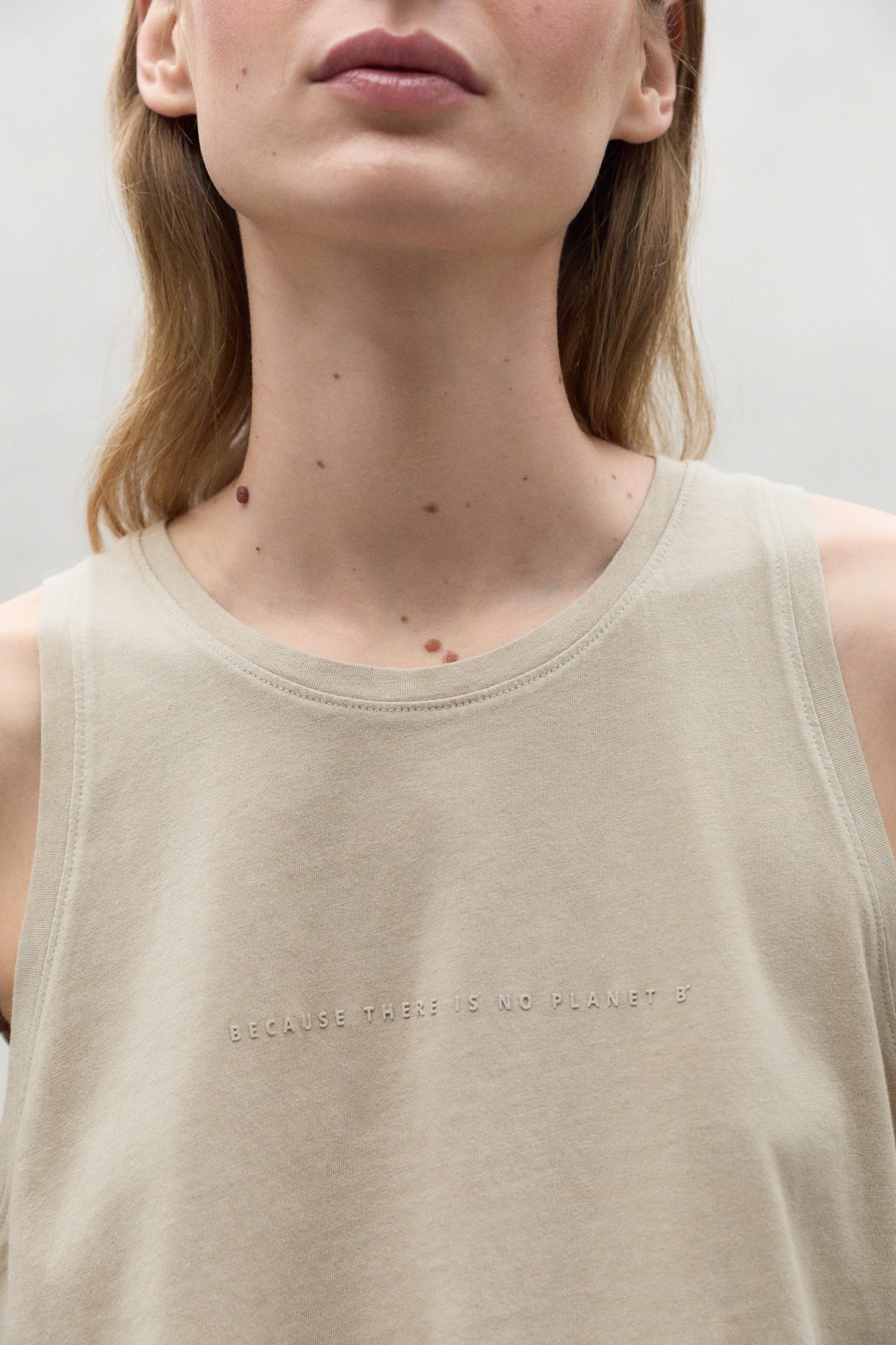 BEIGE SANDNES T-SHIRT