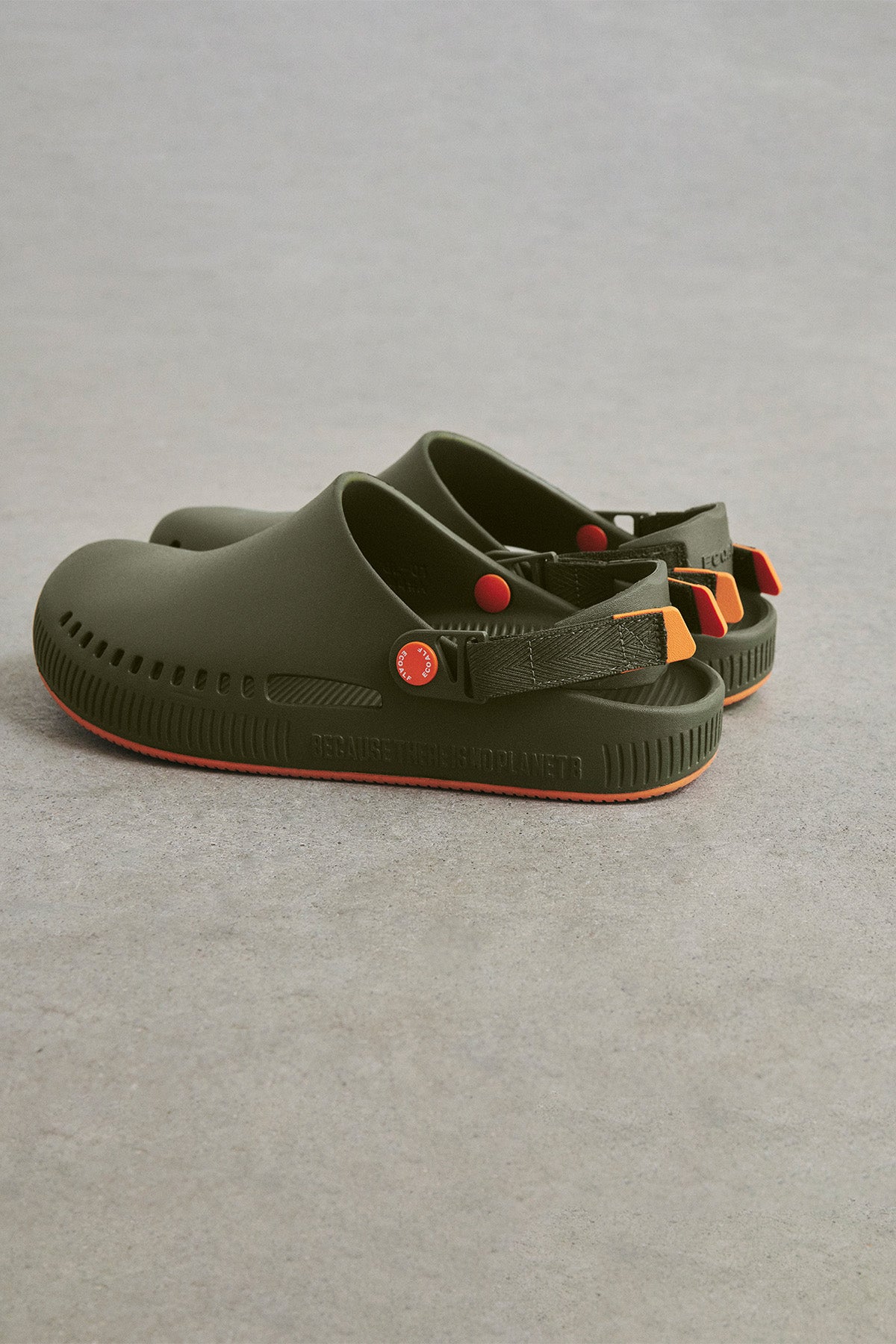 GREEN JAVA CLOGS