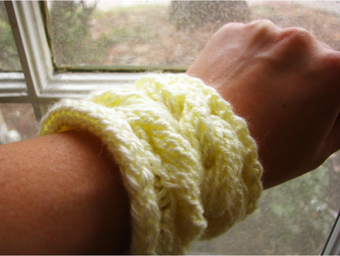 Knittedhome cream cable knit cuff wrist warmer