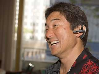 Guy Kawasaki wearing the Plantronics Voyager 510