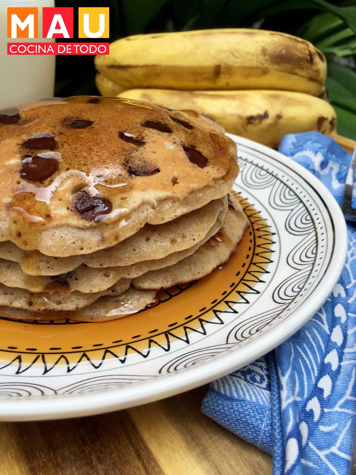 Hot Cakes con Plátano y Chispas de Chocolate - Mau Cocina de todo