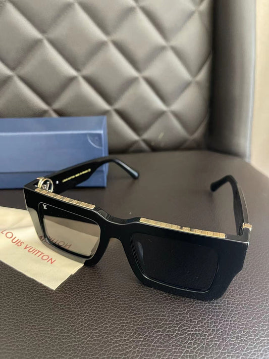 Louis Vuitton® Cyclone Metal Sunglasses Gold. Size U
