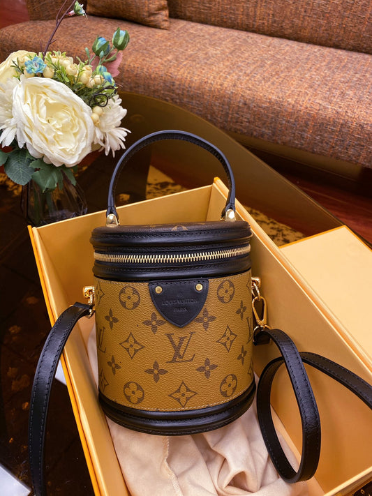 Shop Louis Vuitton Avenue Sling Bag (AVENUE SLINGBAG, M30863) by Mikrie