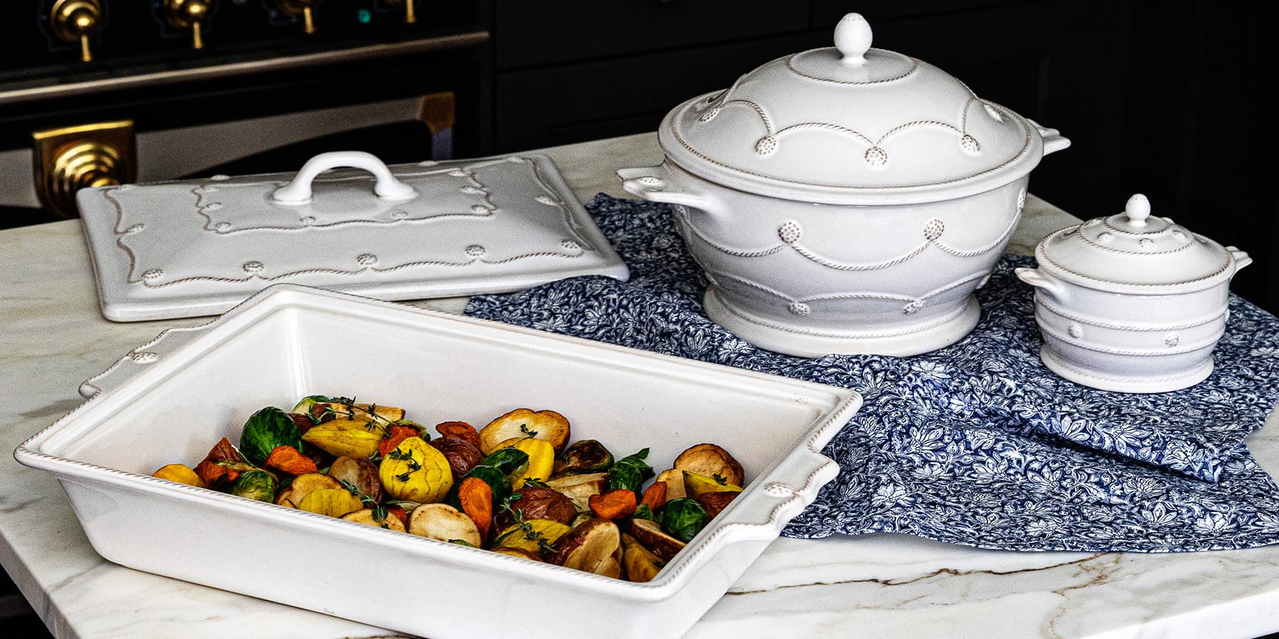 Our bakeware features delicious design details such as larger handles for better grip and lidded dishes for baking in the oven without burning and keeping warm while serving.