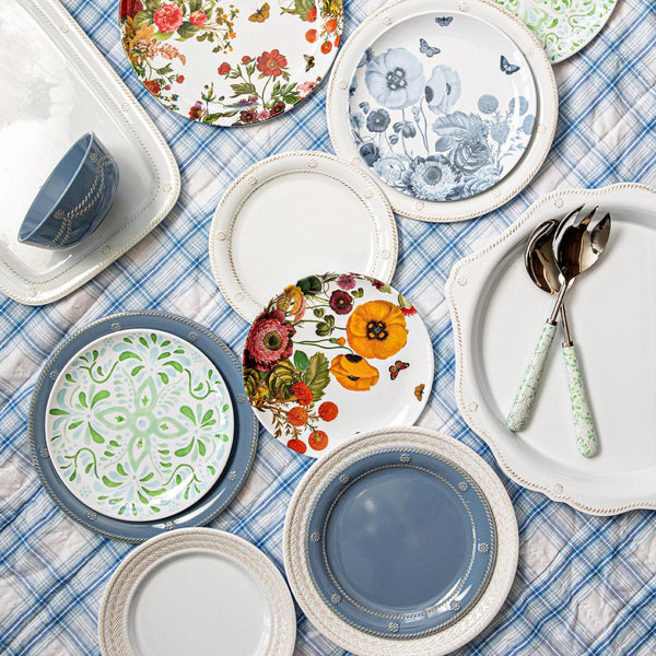 Why Melamine Plates and Bowls Are The Perfect Party Plate —