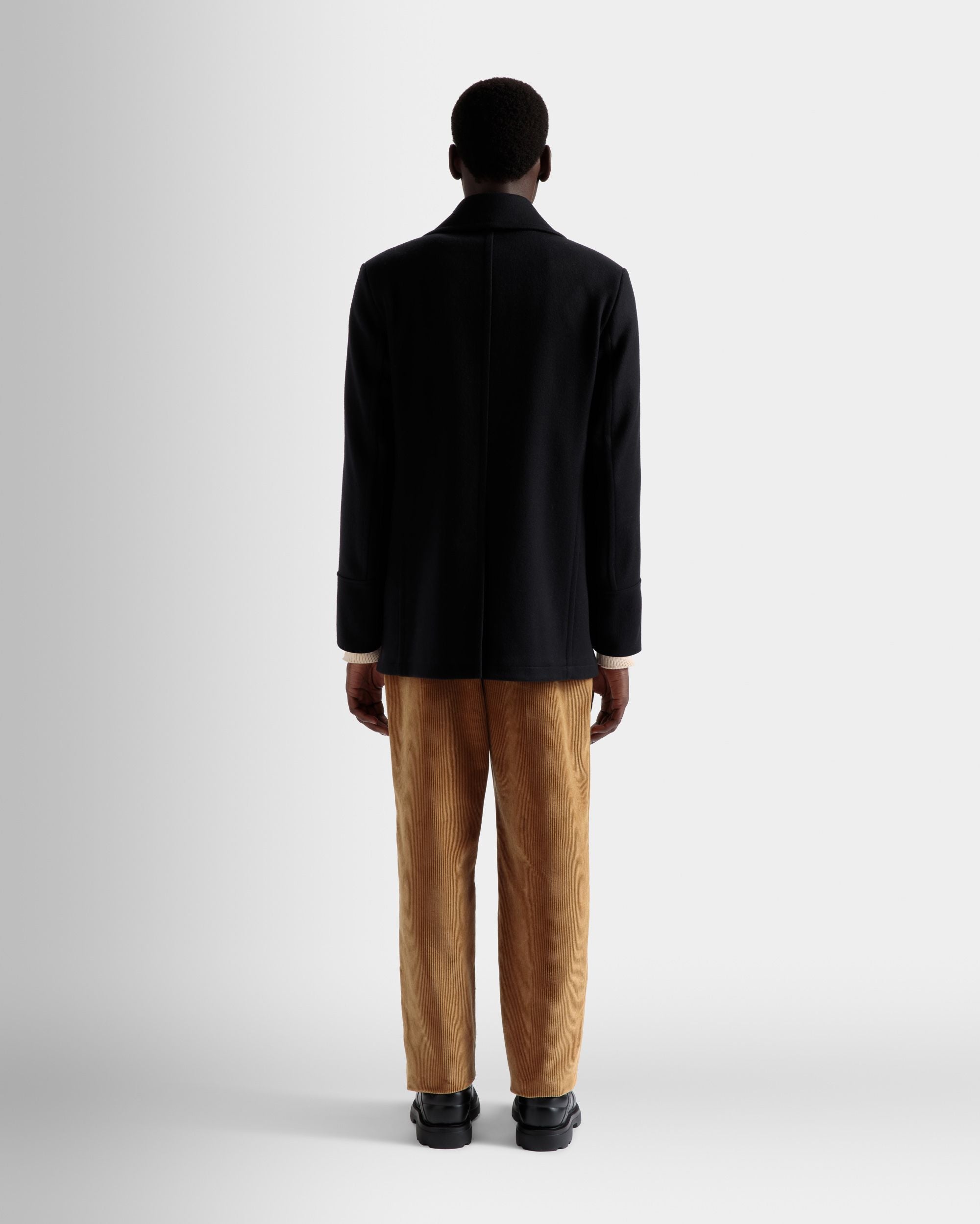 Zweireihiger Mantel | Jacken und Mäntel für Herren | Marineblaues Wollgemisch | Bally | Model getragen Rückseite