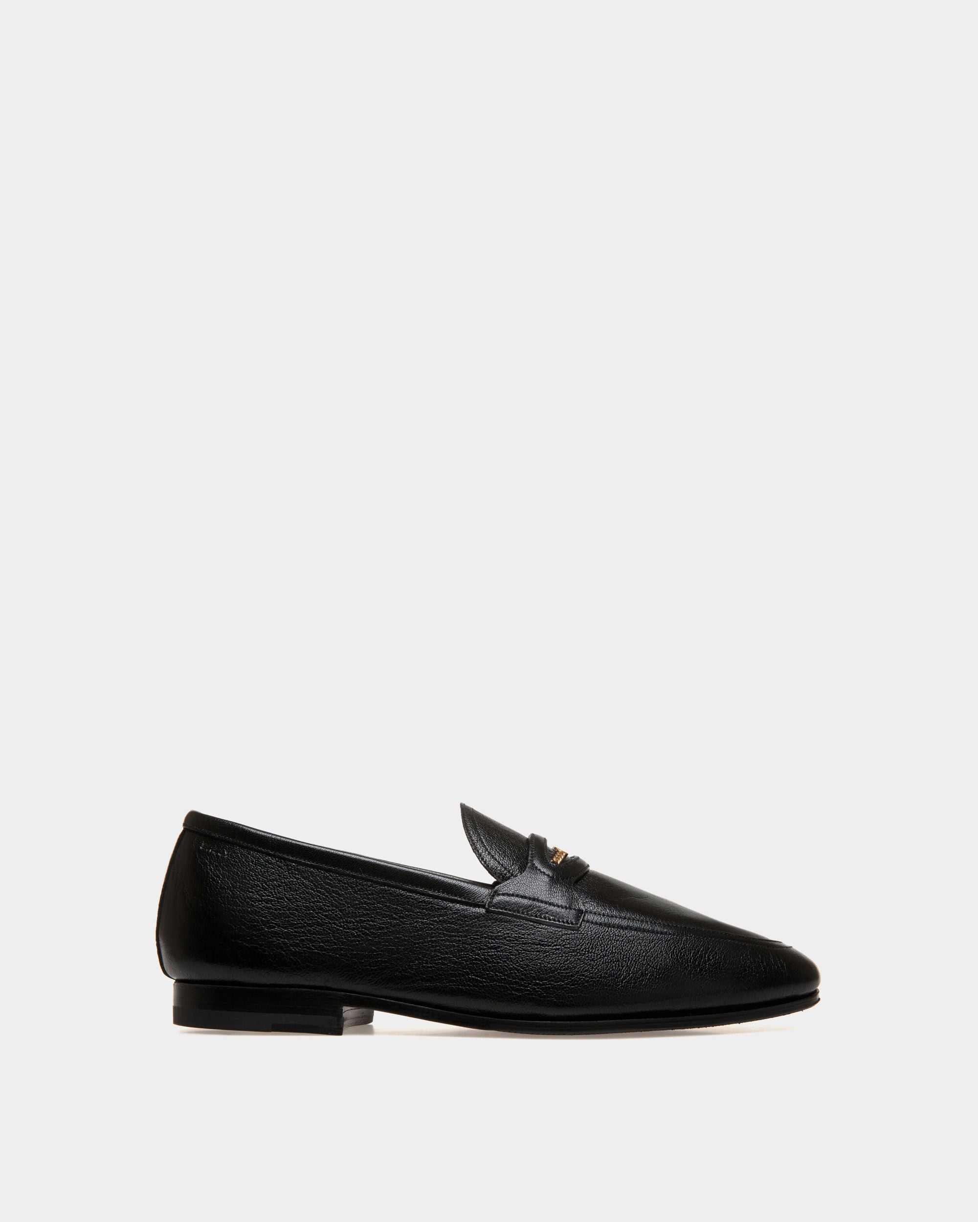 Plume | Loafers für Herren aus genarbtem Leder in Schwarz | Bally | Still Life Seite