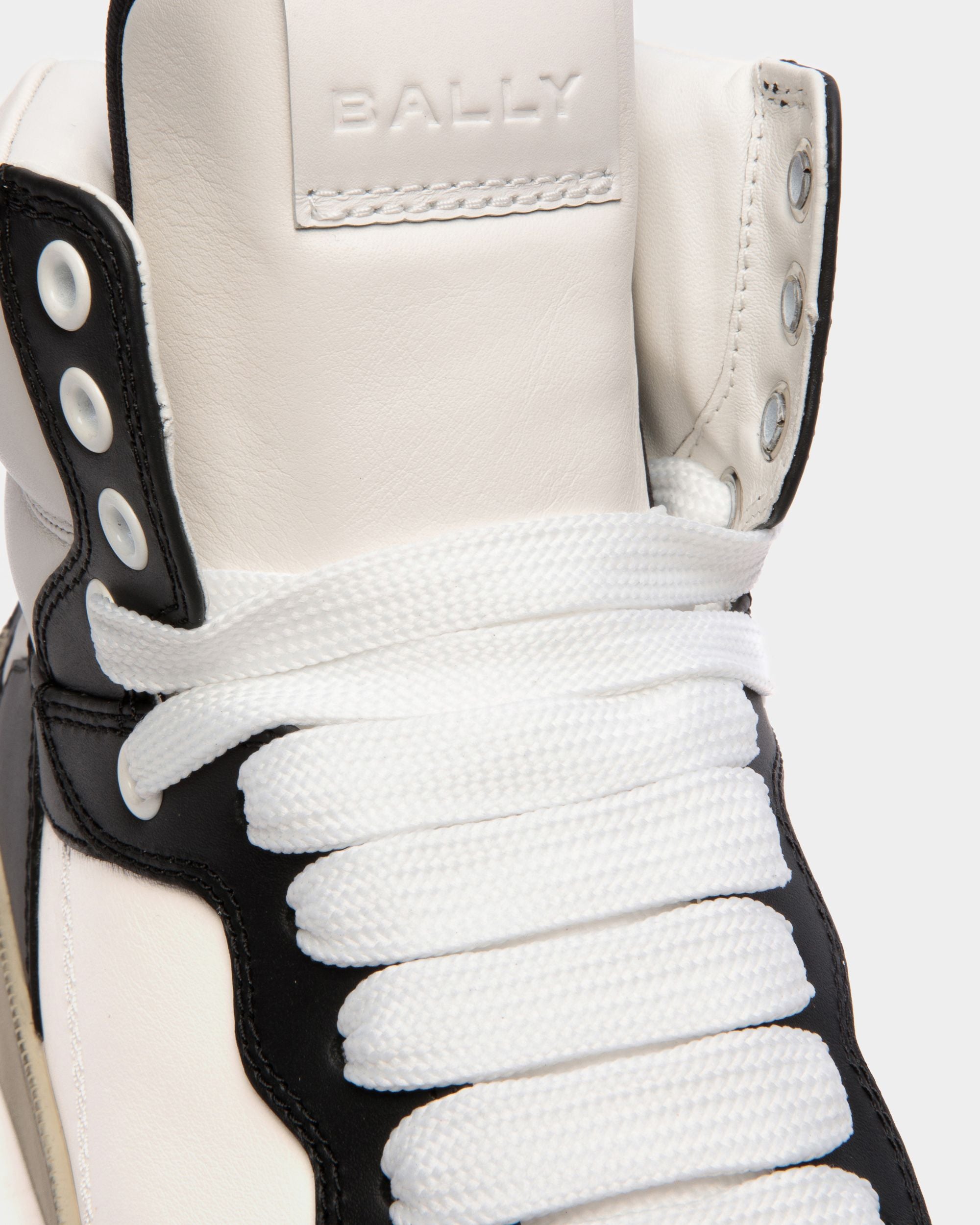 Raise | High-Top-Sneaker für Herren aus schwarzem und weißem Leder | Bally | Still Life Detail