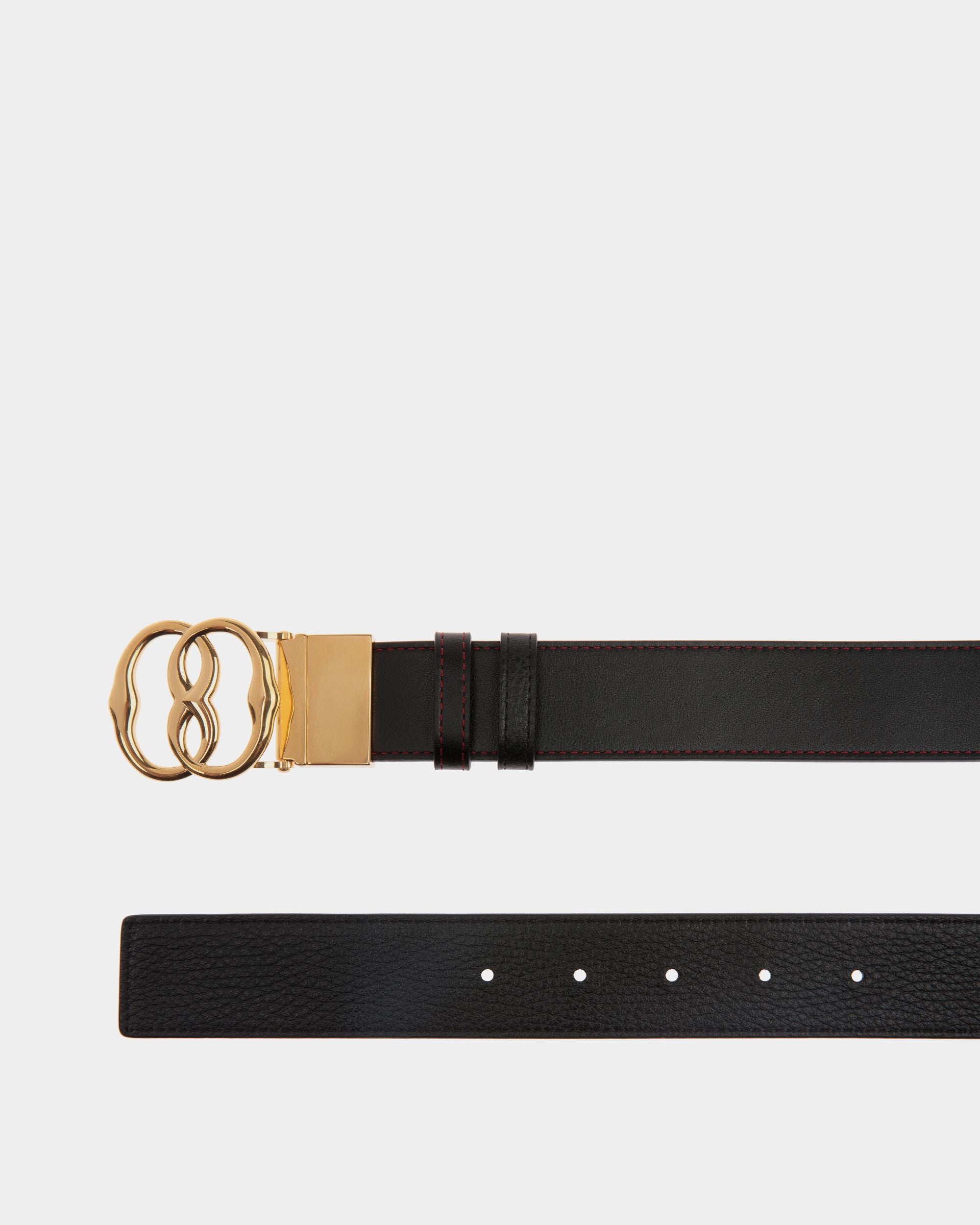Emblem 35mm | Men's Reversible And Adjustable Belt in Black Leather | Bally | Still Life Detail