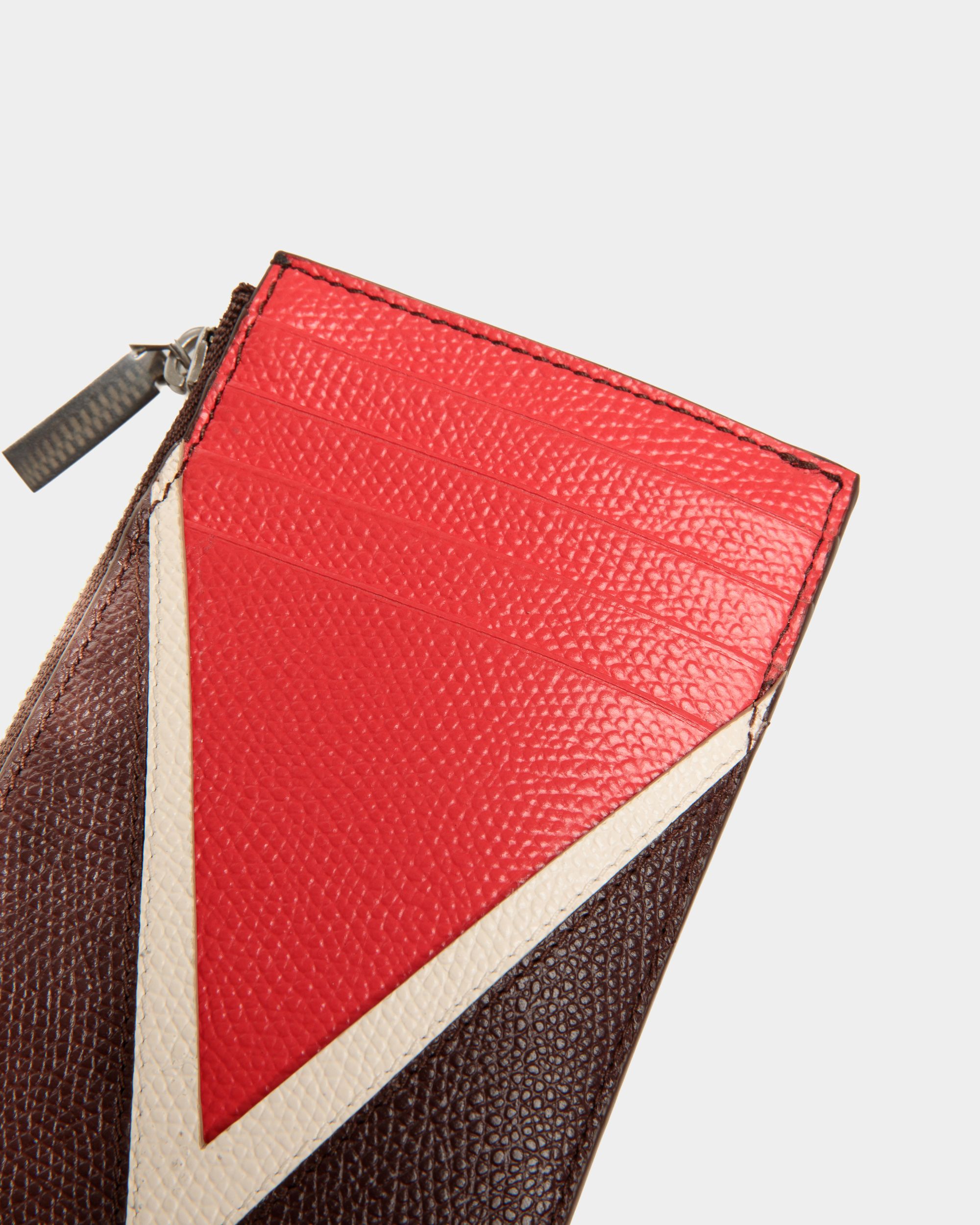 Flag | Men's Coin and Card Holder in Chestnut Brown and Red Embossed Leather | Bally | Still Life Detail