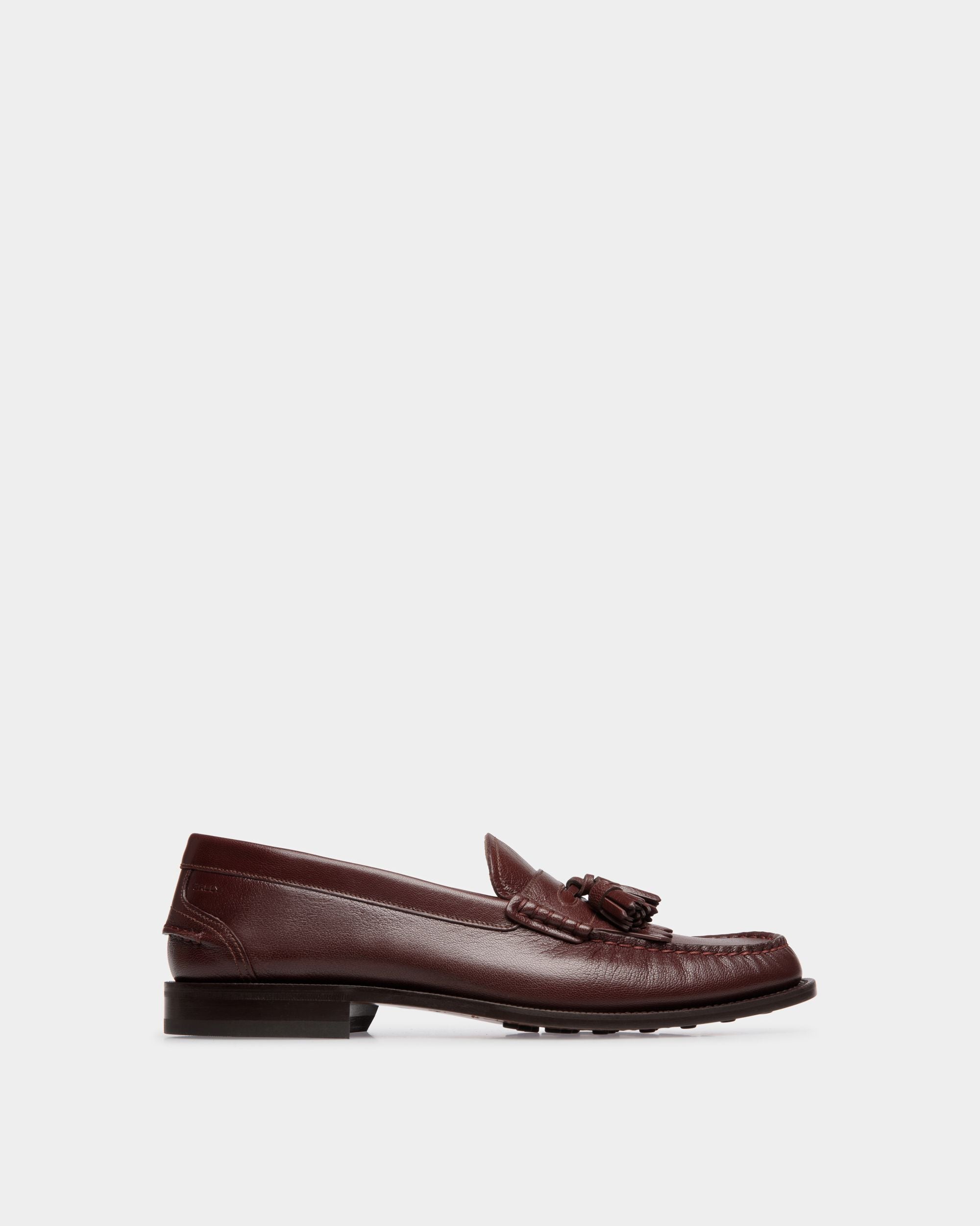 Oregon | Men's Loafer in Chestnut Brown Grained Leather | Bally | Still Life Side