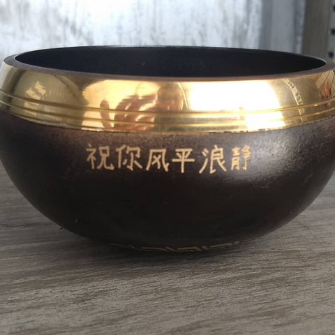 Brass bowl engraved with Mandarin.