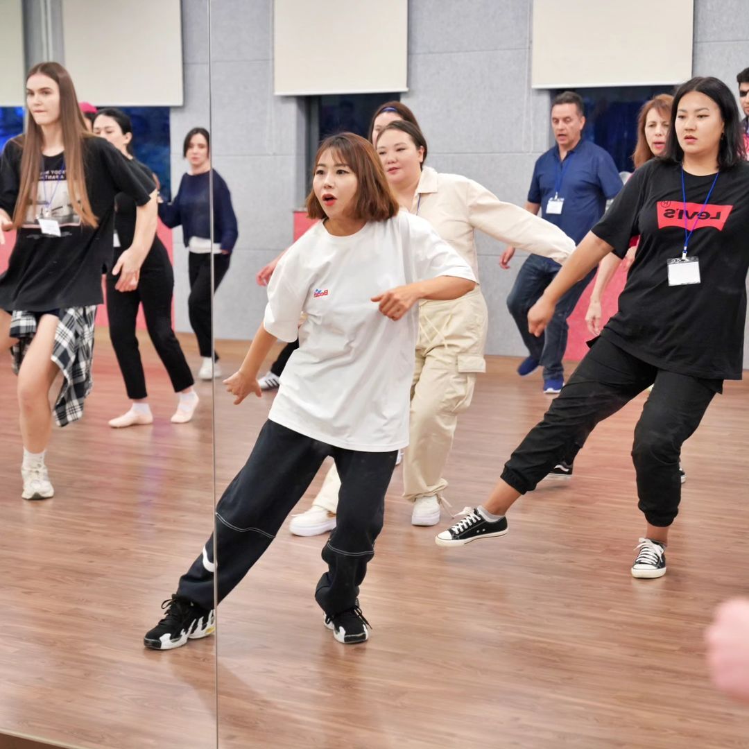 Kpop dance in Korean village (4).jpg__PID:b2ea2718-e7db-496d-8292-eb6debbdc276