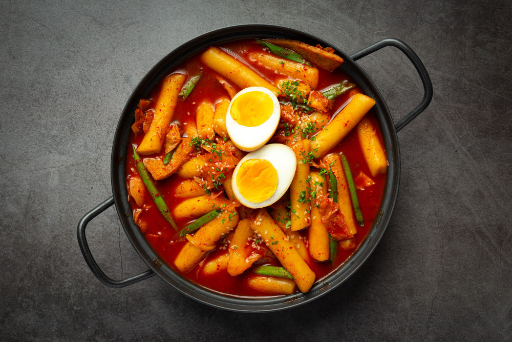 cheesy-tokbokki-korean-traditional-food-on-black-board-background-lunch-dish.jpg__PID:f7c8f777-5ada-46dc-b9b9-7b2df241cf96