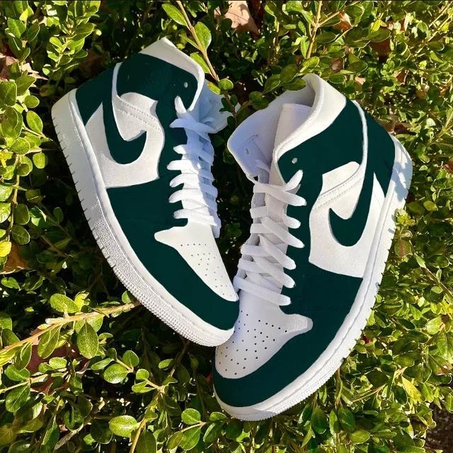 forest green air jordan 1