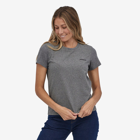 women wearing grey T-shirt