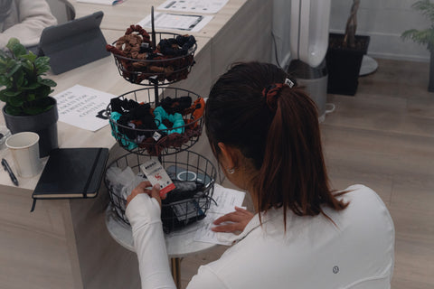 Hairstrong scrunchie and girl with red hair in a ponytail shopping