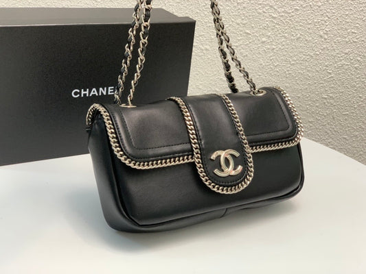 Authentic 2 tone Chanel classic flap. Medium size  Chanel classic flap, Chanel  classic, Classic flap