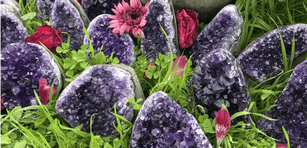 Géode Améthyste dans un Jardin