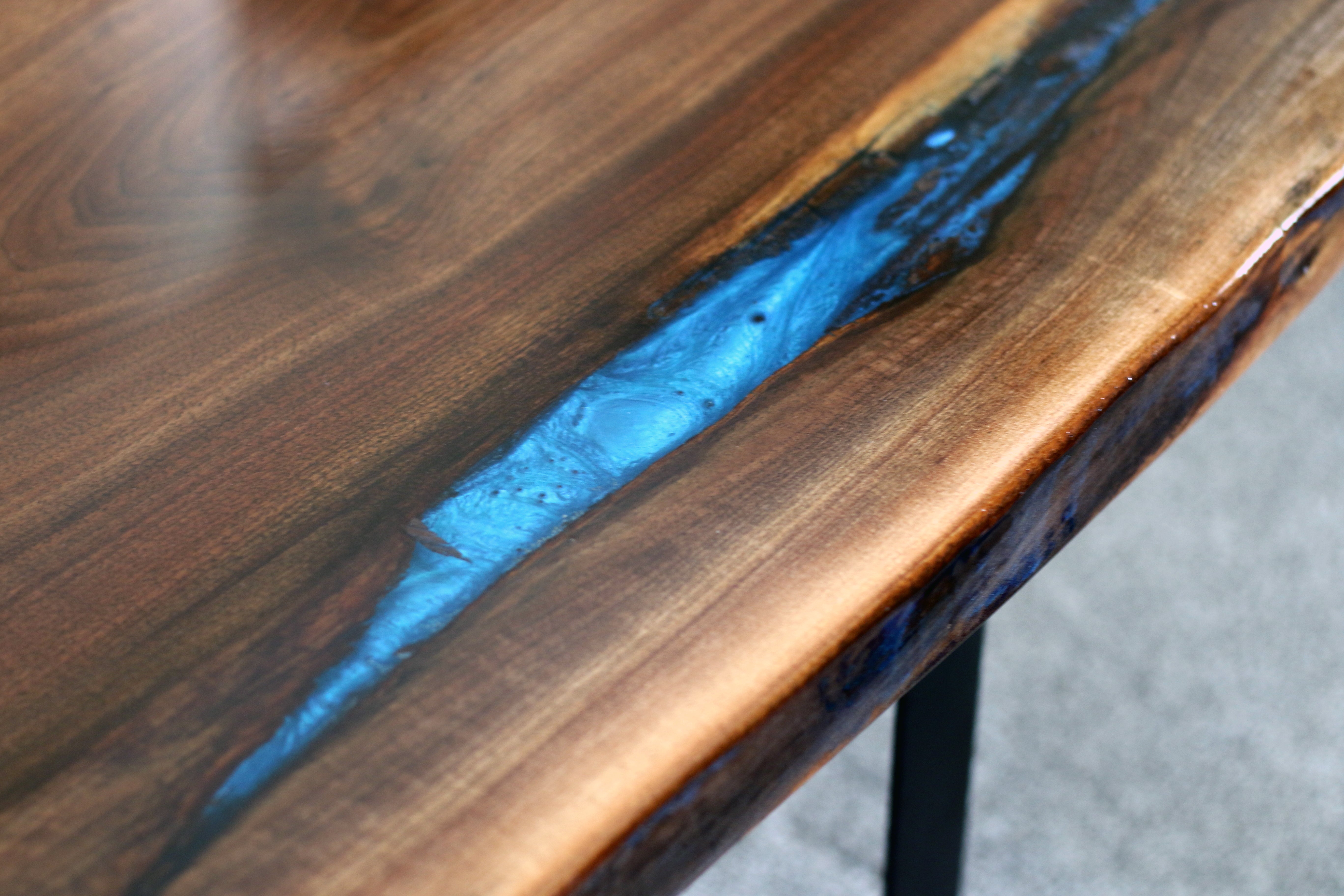 what should i use to fill the cracks/gaps on this table top? epoxy