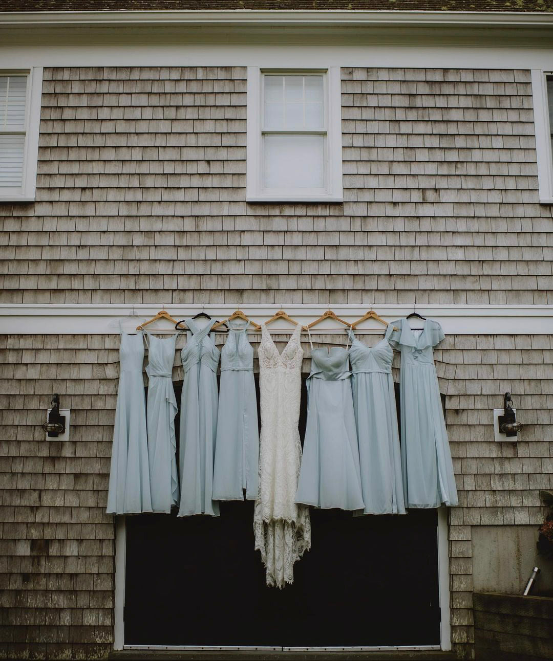 a rustic house with the bride and the bridesmaids dressed hanging