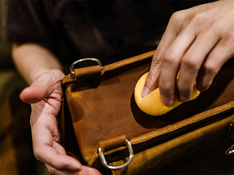 HOW TO CLEAN LEATHER PURSES AND BAGS – Hand Matters