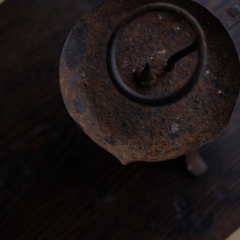 時代 錆びれた鉄製手燭 (江戸時代) – 逢季荘