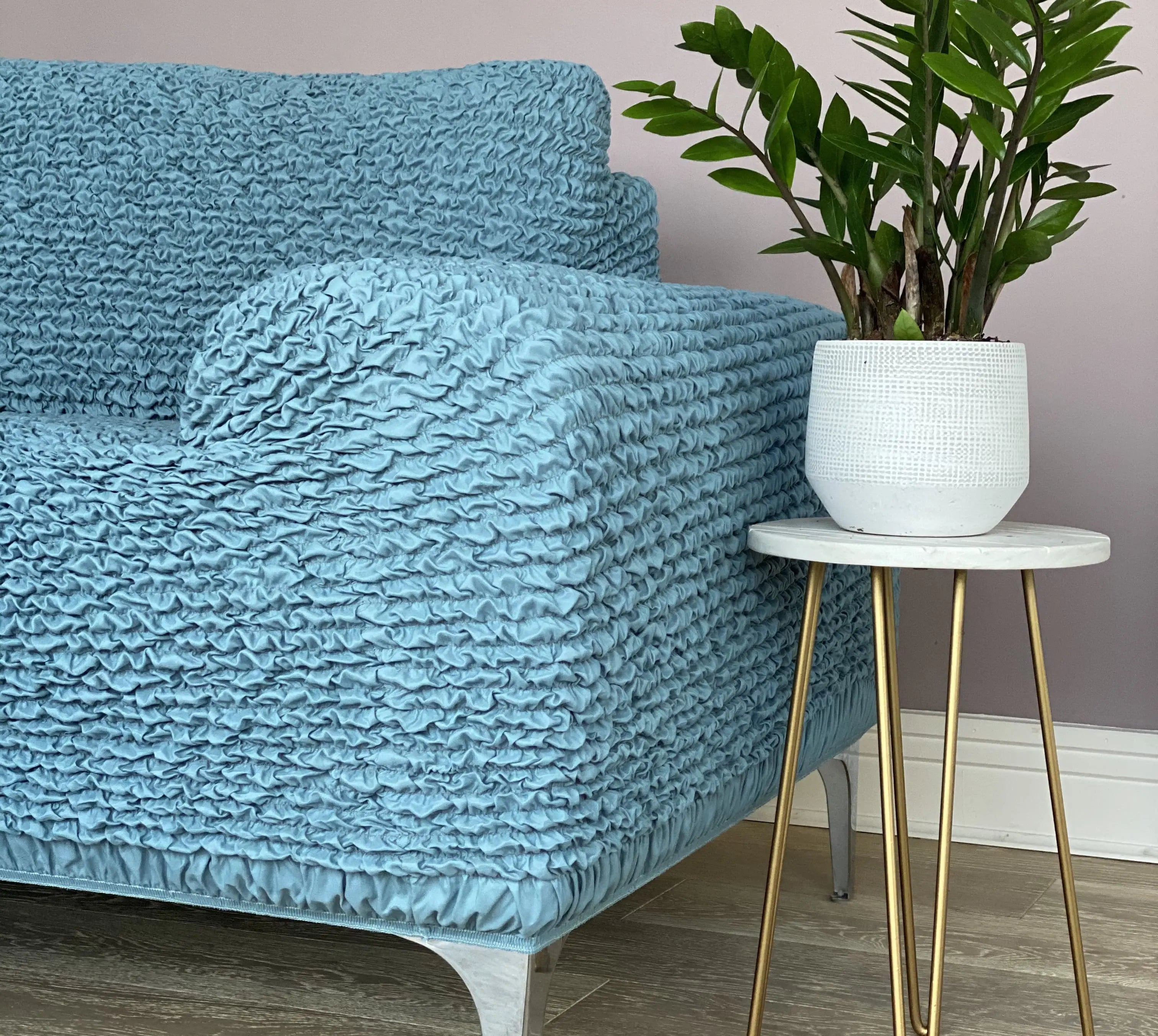 https://cdn.shopify.com/s/files/1/0553/8044/3310/files/Why_Should_You_Get_a_Couch_Cover__1.webp?v=1694074549