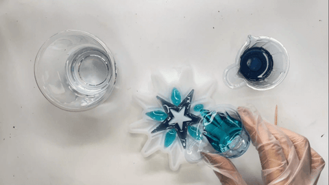 Carefully pour light blue resin mixture in the petals