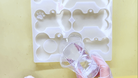 Fill the Dog Tags Mold with Resin