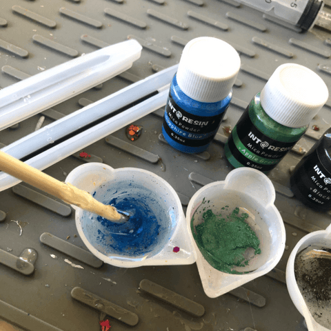 mix resin with mica powder