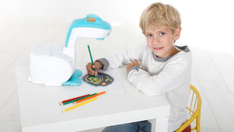 Smart projector helps teach budding little artists how to draw