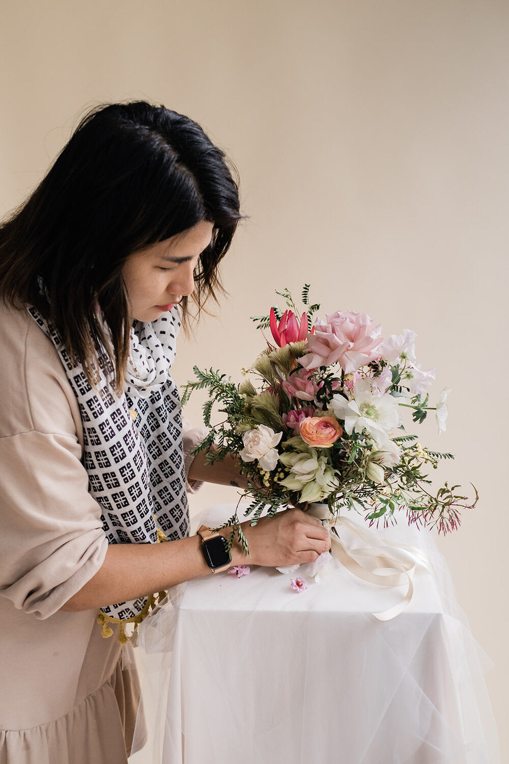helen teaching bouquet floral design flower workshop floristry