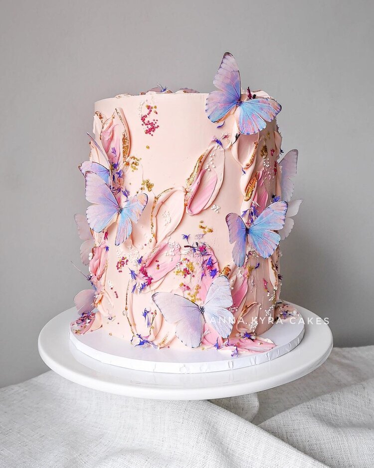 anna kyra buttercream decorated wedding cake