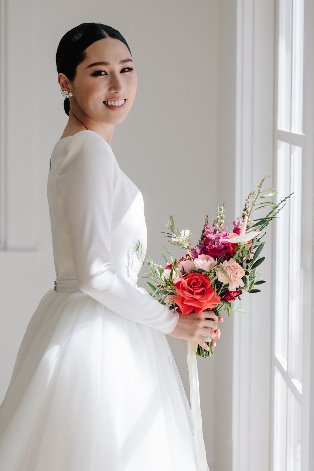 korean australian bride with bouquet flowers wedding