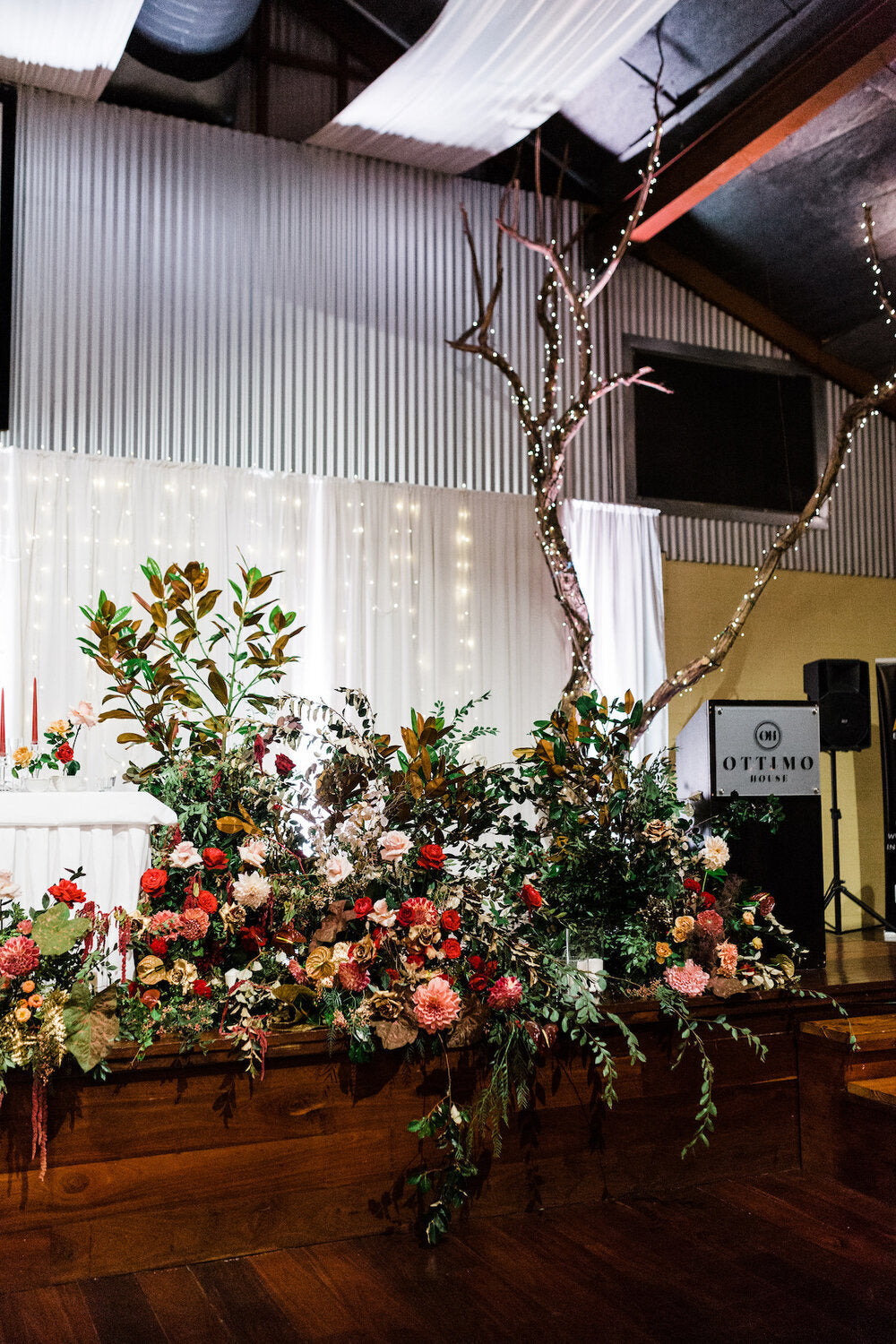 tree branch with flower floor decor forest landing ottimo house stage