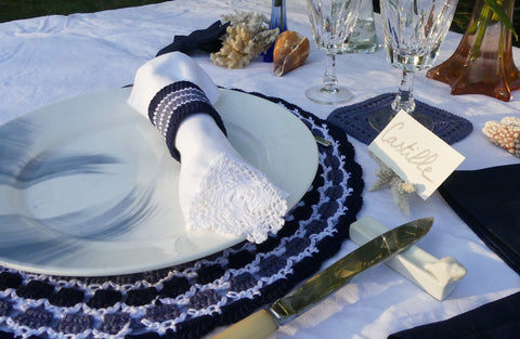 Chic seaside wedding-inspired table with giant soliflore