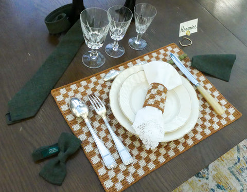 Checkerboard placemat in camel crochet and green clay knife pot
