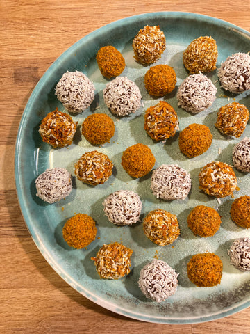 Oatmeal balls with sea buckthorn