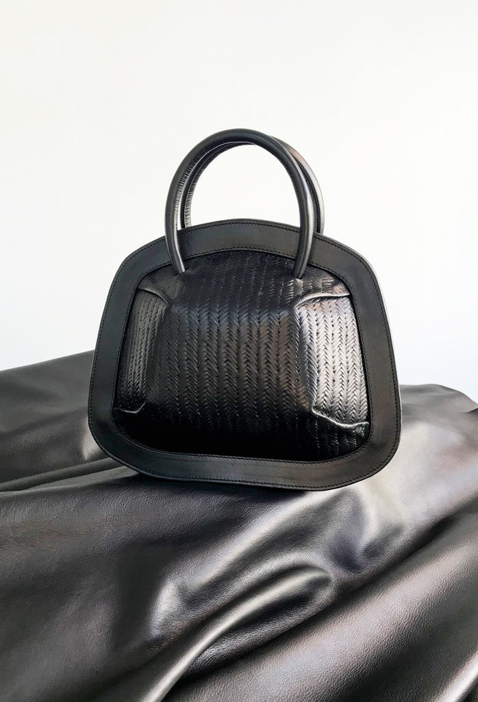 OSTWALD Leather Manufactory BUBBLE . Tote in black color made from genuine italian calfskin 