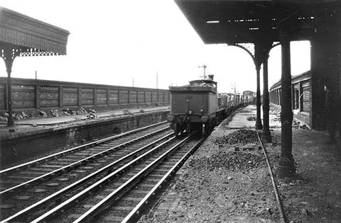 Maiden Lane Station looking west