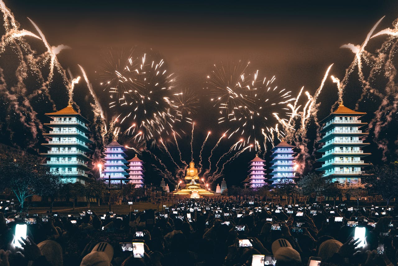 People watching fireworks at night | photo by 李昂軒