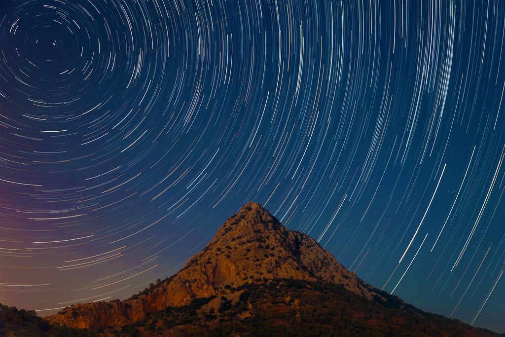 Mountain under a starry sky by Sahin Sezer | Pexels