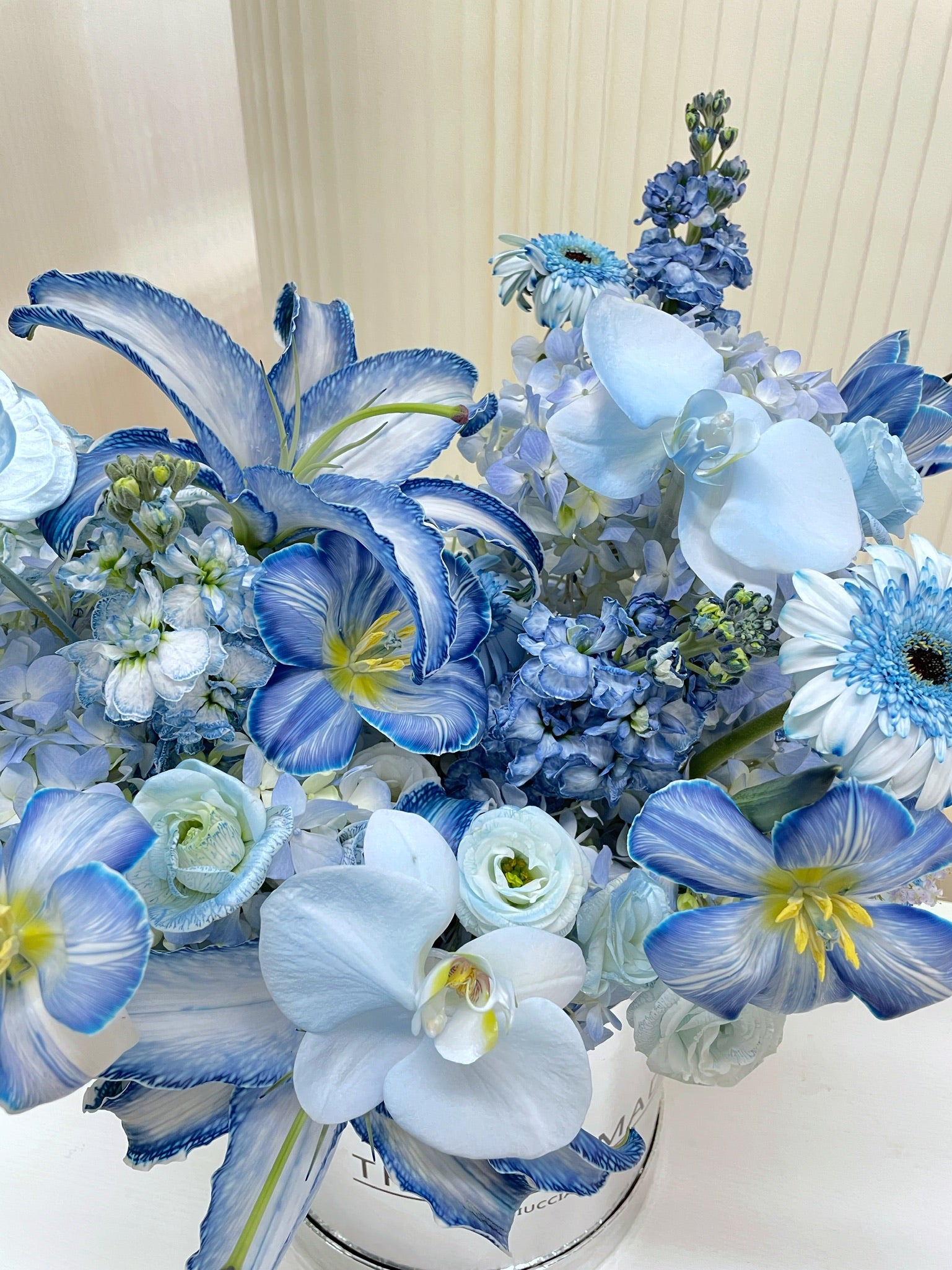 Shop Stunning Blue Grand Opening Flower Stands | White Dew Flower