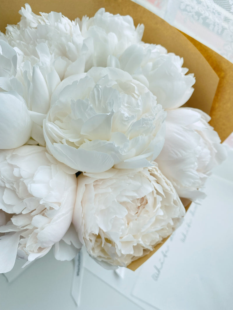 Buy White Peony Bouquet - Fresh Beautiful Flowers | White Dew Flower