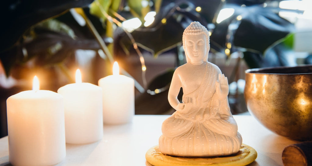 Où-placer-un-bouddha-dans-la-maison-article-de-blog-bougie-bol-chantant-La-Maison-de-Bouddha