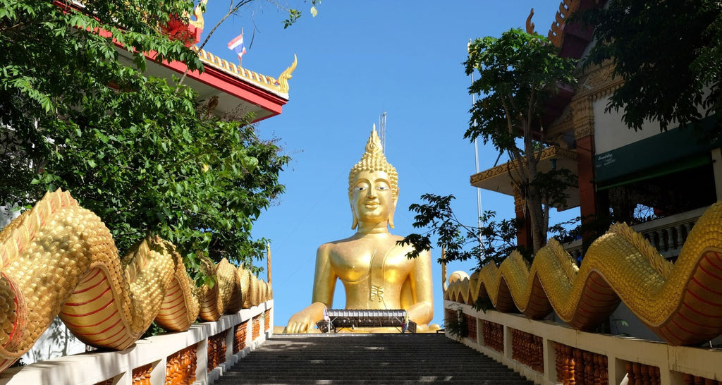 Pourquoi-ne doit-on pas-tourner-le-dos-à-Bouddha-article-de-blog-statue-sacrée-La-Maison-de-Bouddha
