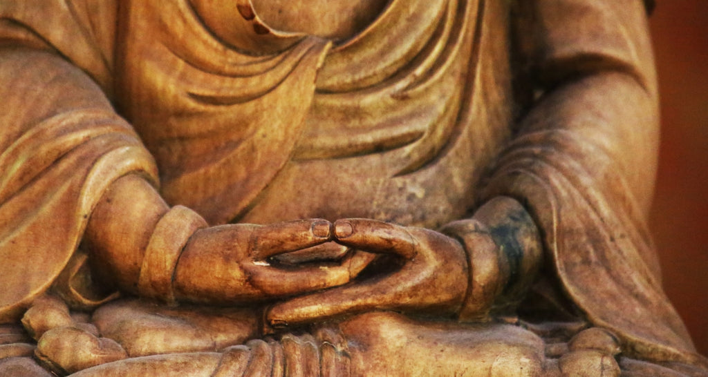 Quelle-est-la-signification-de-la-position-des-mains-de-Bouddha-blog-mudra-dhyani-La-Maison-de-Bouddha