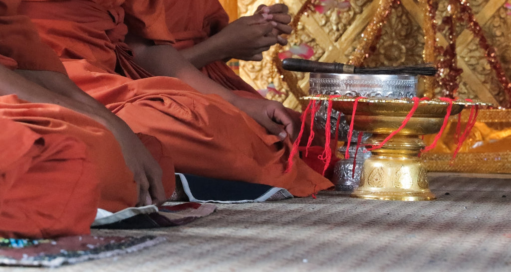 Quelle-est la-signification-du-bracelet-rouge-dans-le-bouddhisme-blog-énergie-positive-La-Maison-de-Bouddha