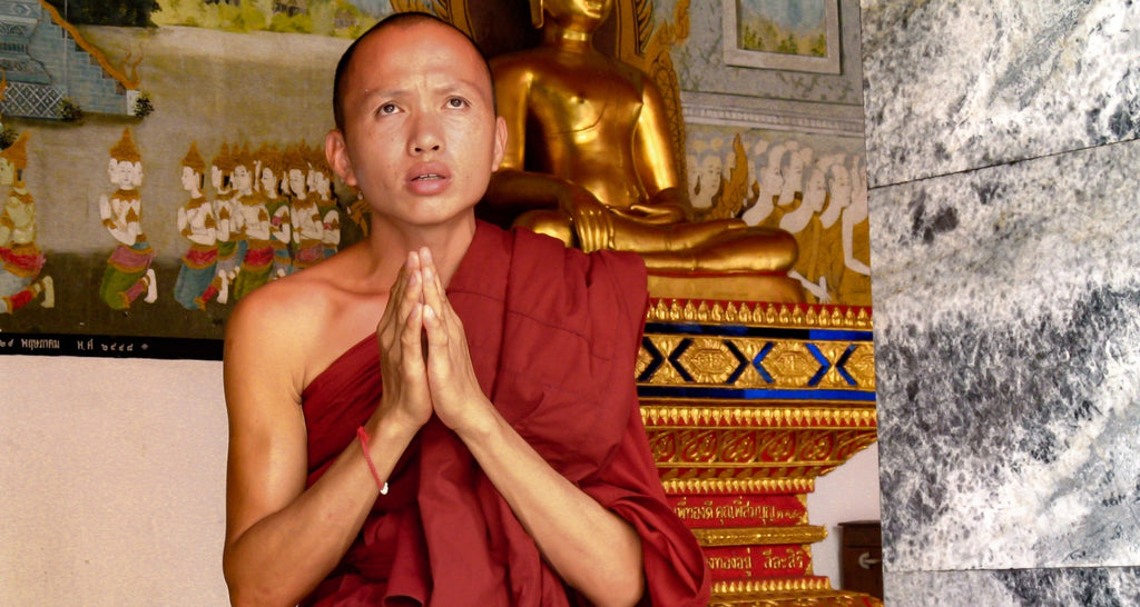 Quelle-est la-signification-du-bracelet-rouge-dans-le-bouddhisme-blog-protection-de-Bouddha-La-Maison-de-Bouddha